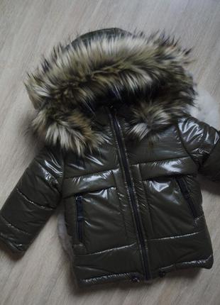 Крута зимова куртка кольору хакі з флісовою підкладкою на синтепоні
