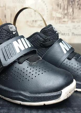 Детские баскетбольные кроссовки nike team hustle d 82 фото