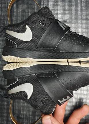 Детские баскетбольные кроссовки nike team hustle d 84 фото