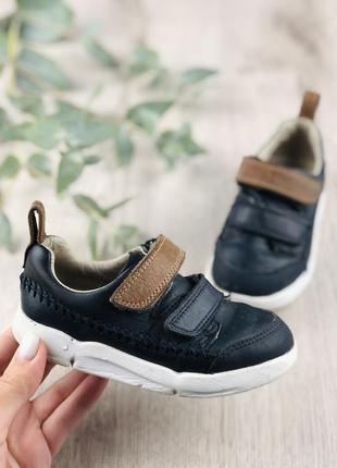 Шкіряні мокасини на липучках clarks