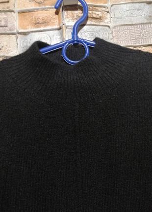 Чёрный свитер с разрезами2 фото