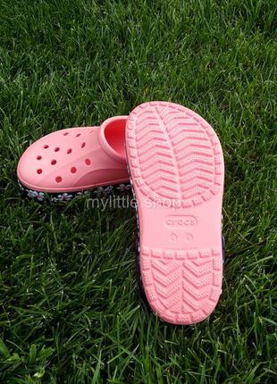 Кроксы сабо crocs bayaband clog melon / floral персиковые7 фото