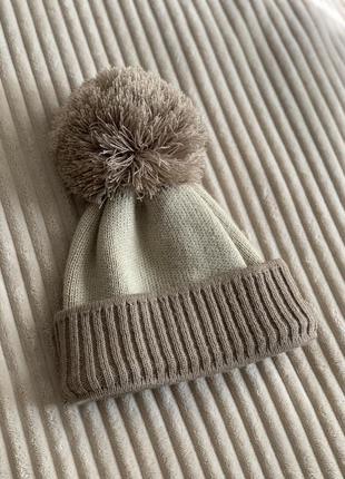 Тепла, в’язана🧶 шапочка