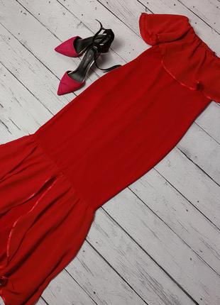 Красное платье в пол по фигуре