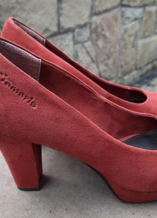 Жіночі замшеві туфлі tamaris.