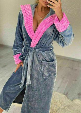 Женский плюшевый длинный халат серый с розовым капюшоном