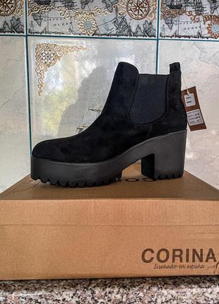 Женские чёрные ботинки (ботильоны) из натуральной замши на каблуке и массивной (тракторной) платформе