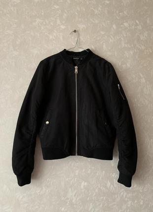 Бомбер чорний stradivarius xs
