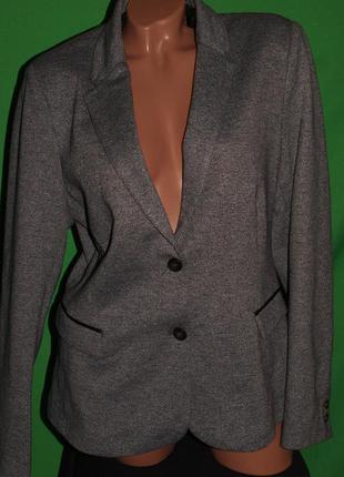 Качественный пиджак (м-л замеры) мягкий ,карманы -обманки, шикарно смотрится.1 фото