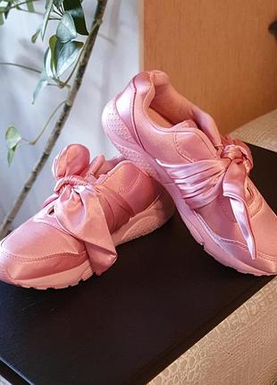 Гарні кросівки