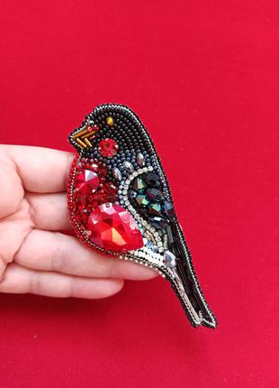 Великолепная брошь снегирь символ зимы, рождества и радости