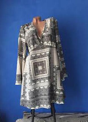 Платье в орнамент