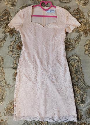 Ніжне плаття гіпюр