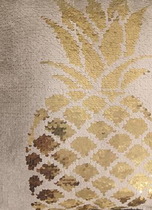 Белая золотистая декоративная подушка хамелеон ананас с золотистыми пайетками