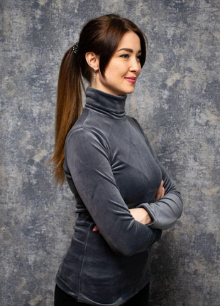 Водолазка женская гольф из плюшевого велюра серая3 фото