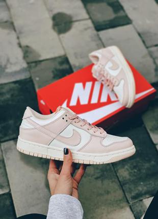 Милые женские кроссовки nike dunk low orange pearl белые с розовым пудровые7 фото