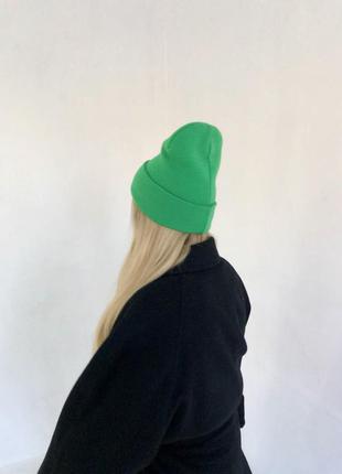 Зелёная шапка бини осенняя/зимняя