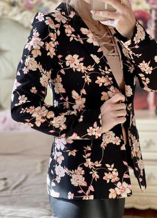 Нарядный пиджак в цветы1 фото