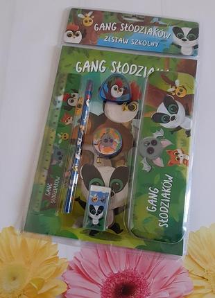 Набор: пенал,простой карандаш,зажим,линейка,терка,точилка.польша