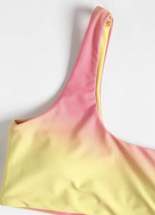 Желто-розовый купальник на одно плече7 фото