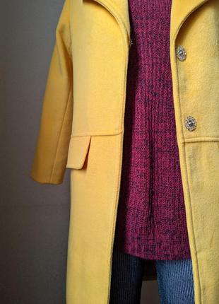 Демисезонное пальто горчичного цвета2 фото