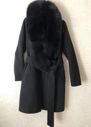 Женское зимнее пальто с меховым воротником1 фото