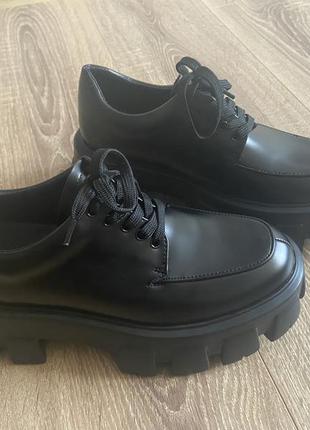 Шкіряні жіночі туфлі