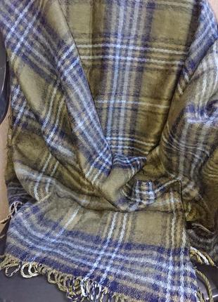 Большой теплый шарф.