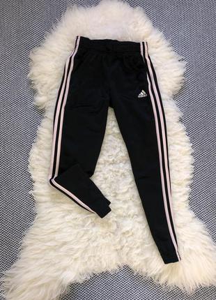 Спортивні штани adidas утеплені гумки оригінал1 фото