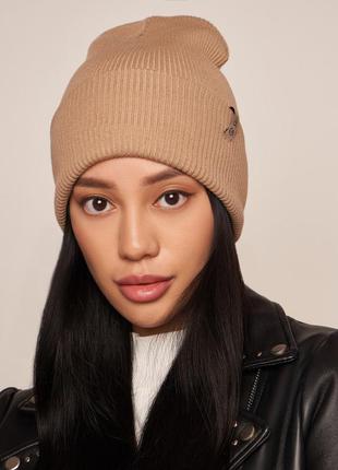 Осенняя женская шапка с отворотом осень зима
