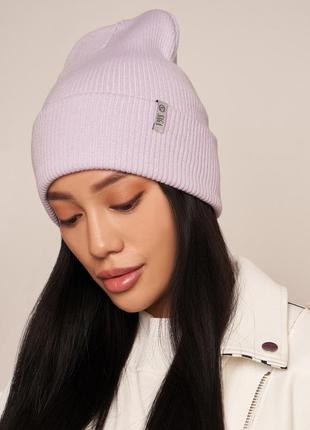 Стильная осенняя женская шапка с отворотом