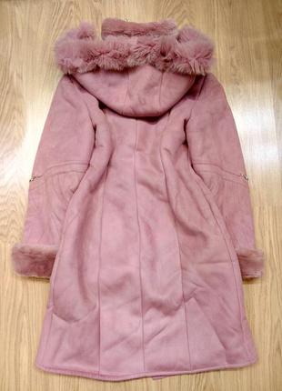 Теплая дубленка-пальто розового цвета