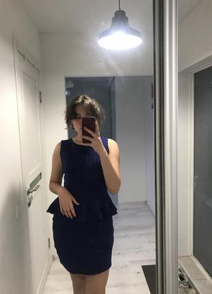 Суворе синє плаття