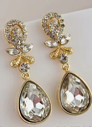 Серьги женские белые капельки код 623