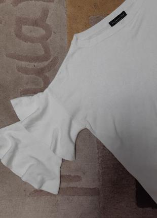 Интересный белоснежный свитерок рукава воланы от f&f2 фото