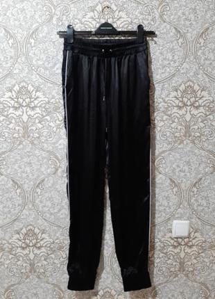Штаны, джоггеры с манжетами, сатиновые, черные в стиле zara