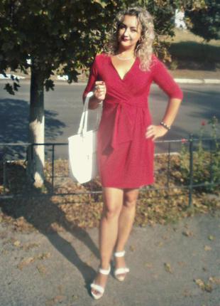 Легкое красивое красное платье