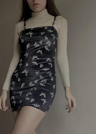 Сукня з метеликами