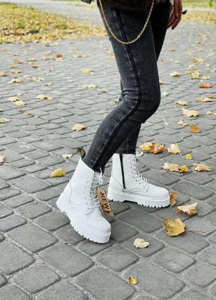 Шикарные женские демисезонные кожаные ботинки dr. martens jadon white термо белые9 фото