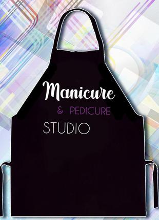 Фартух з написом "manicure e pedicure studio"