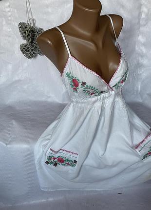 Красивий легкий сарафан з вишивкою