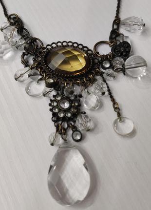 Ожерелье с ассиметричним набором подвесок и шармов avon