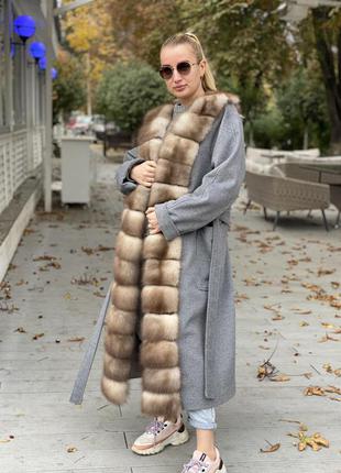 Шикарне пальто з куницею кам'янкою1 фото