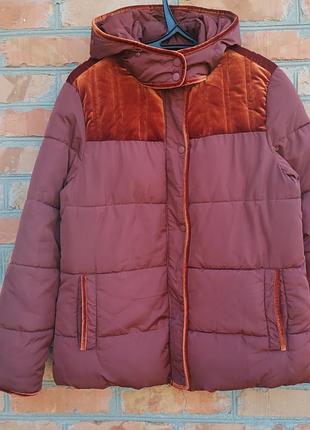 Классная тёплая куртка с капюшоном