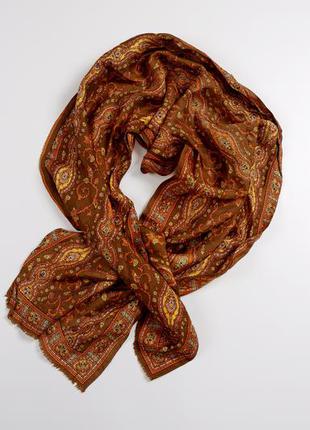 Шарф тонкий атласный легкий летний коричневый с узором платок