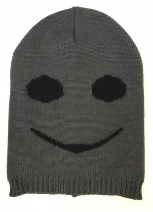 Очень красивая и стильная брендовая шапка.