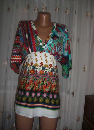 Яскрава трикотажна футболка