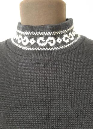 Черный полушерстяной свитер с белой отделкой. бренд solo, англия.3 фото