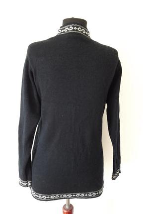 Черный полушерстяной свитер с белой отделкой. бренд solo, англия.4 фото