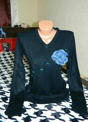 Кофта женская черная с синими бусинами и джинсовым цветком trademark р. 44-46